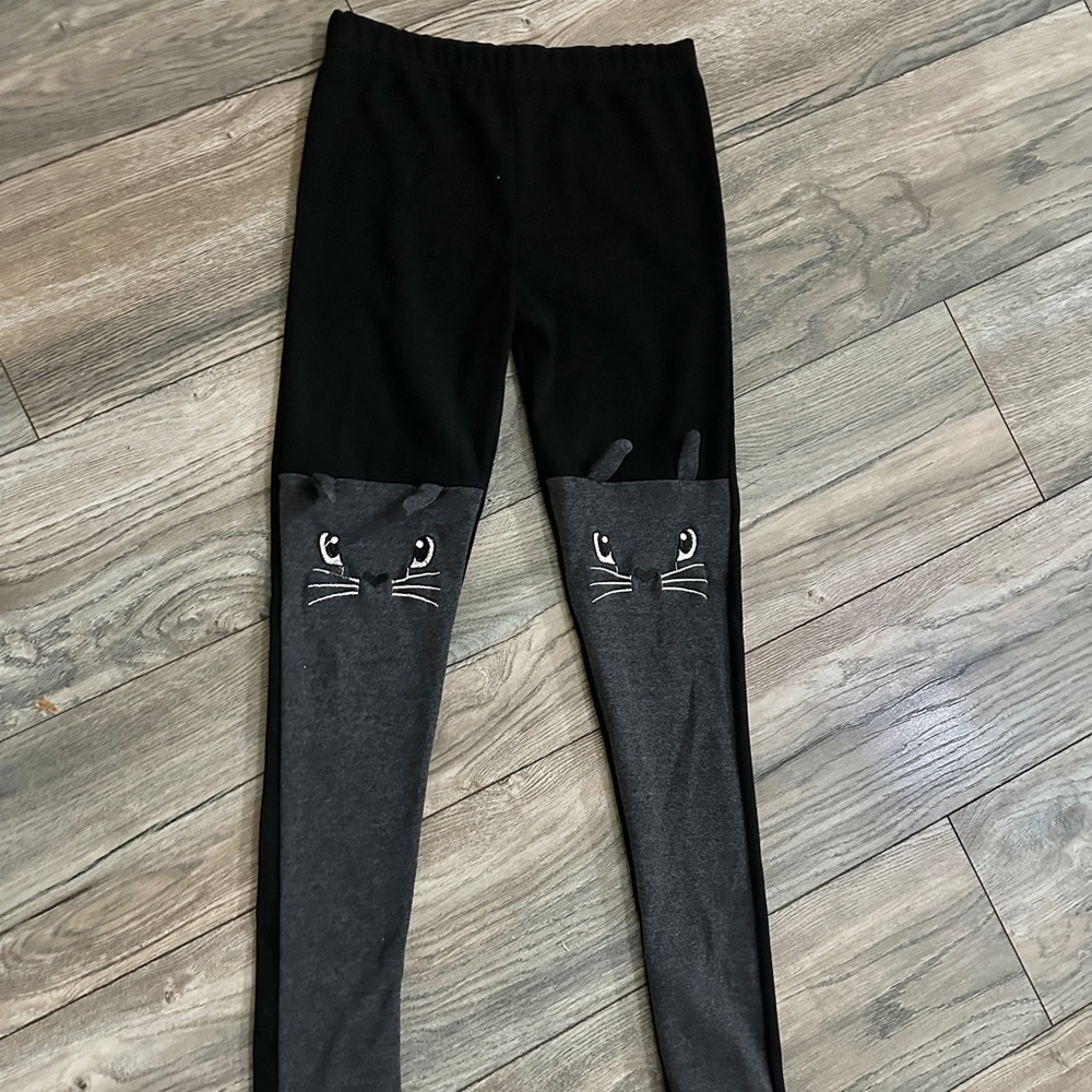 Cat leggings size small